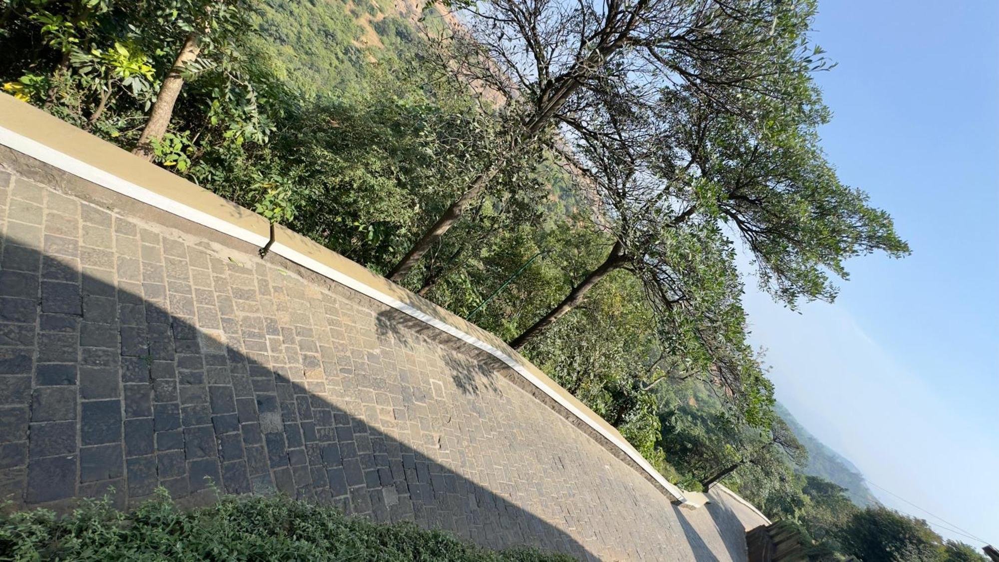 顶层平台度假村 罗纳瓦拉 外观 照片